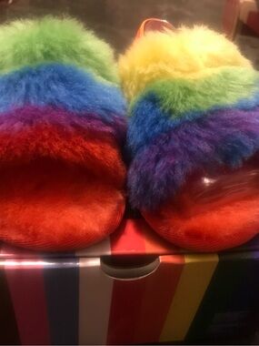 Rainbow Fuzzy Slide Sandals Ugg sz 4/5 c new